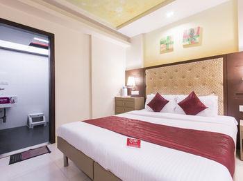 Hotel Oyo Link Road Malad 3*