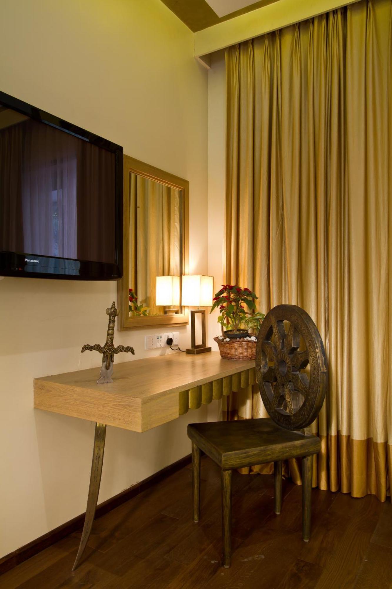 Hotel Le Sutra Hotel, Khar, 4*