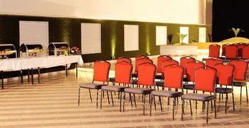 Metro International Hotel 2*