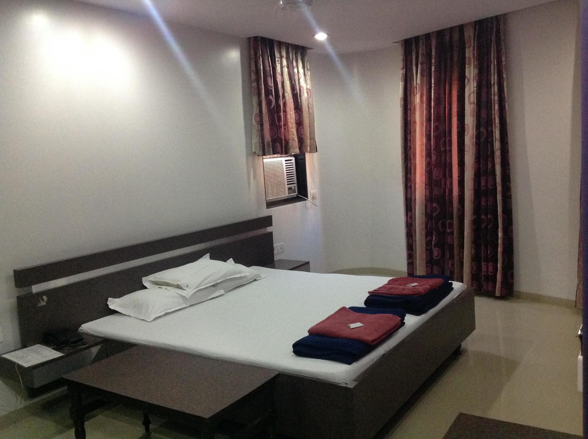 Pals Hotel