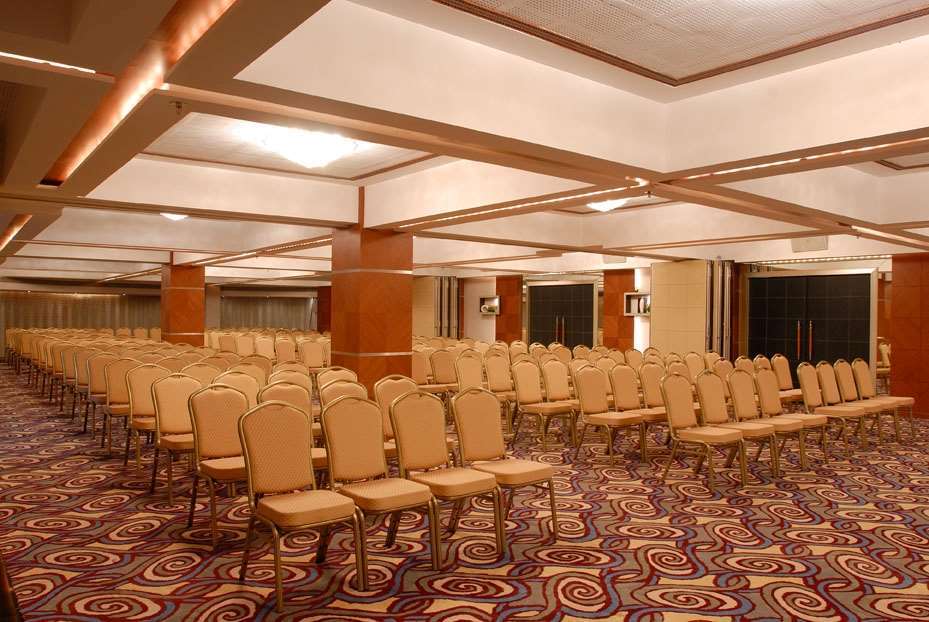 Peninsula Grand 4*