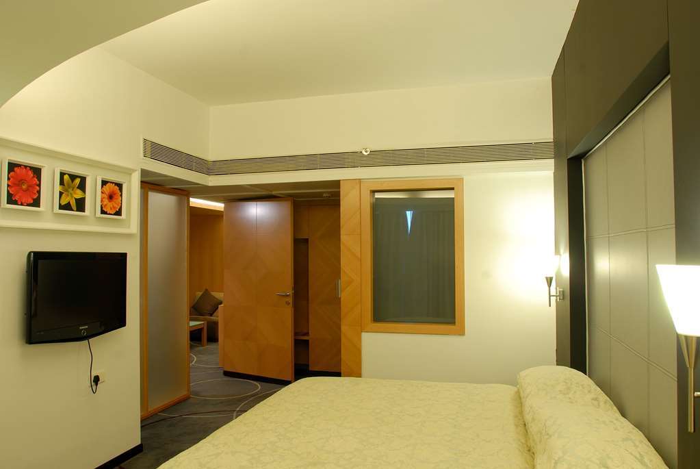 Peninsula Grand Hotel