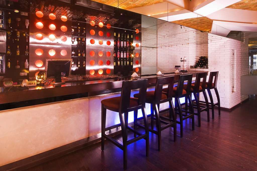 Peninsula Grand Hotel