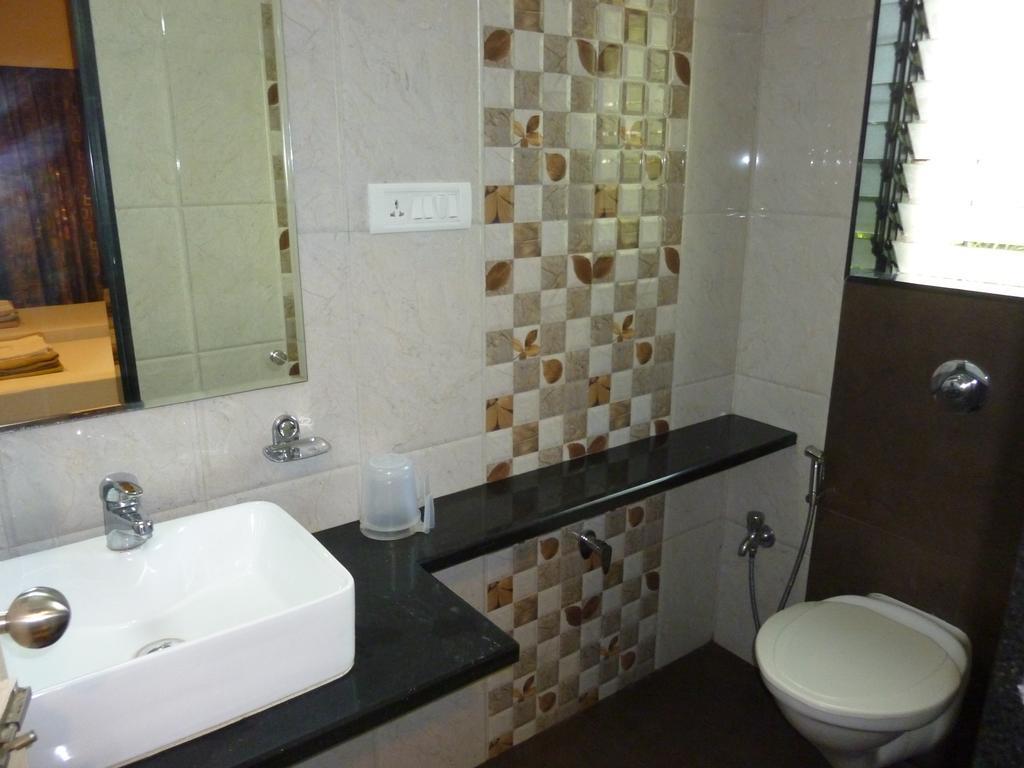 Hotel Karan Palace