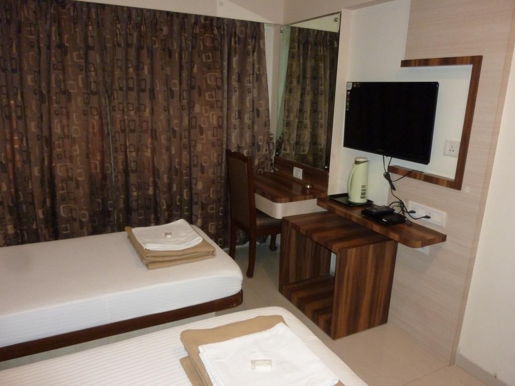 Hotel Karan Palace