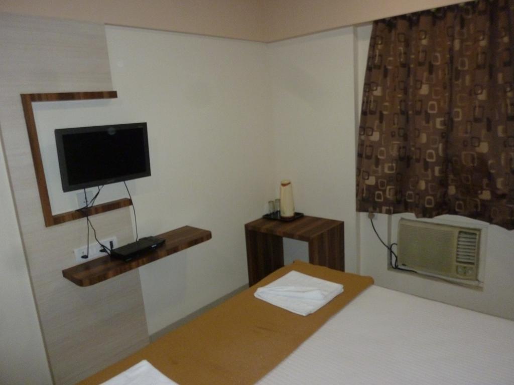 Hotel Karan Palace
