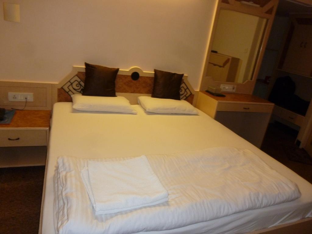 Hotel Karan Palace 3*