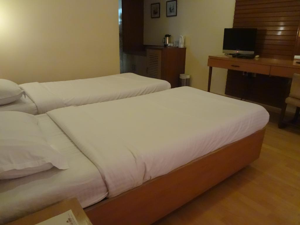 Hotel Juhu Plaza 3*