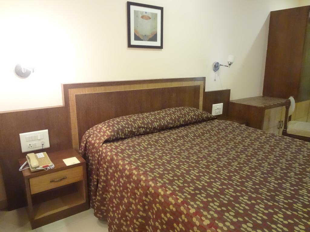 Juhu Plaza Hotel 3*