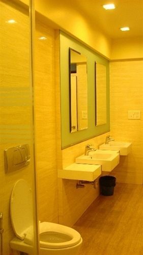 Bentley Marine Drive Hotel