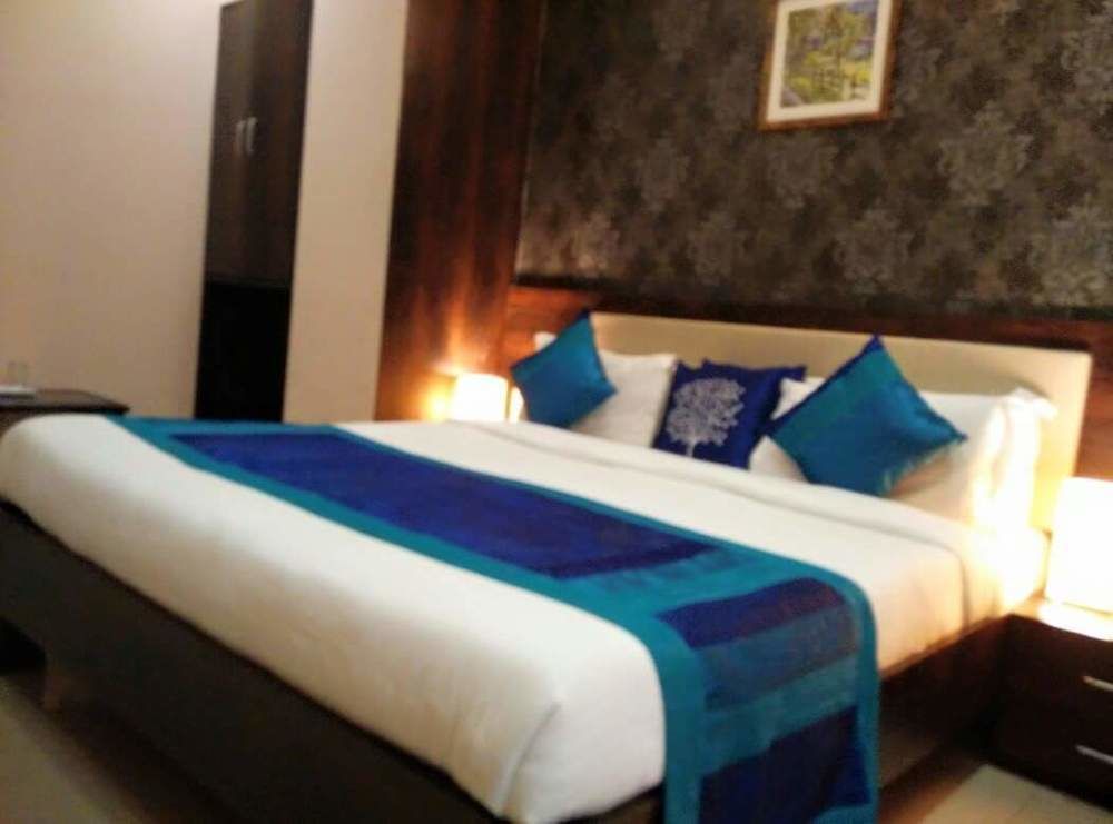 Adore Palace Lodge Mumbai