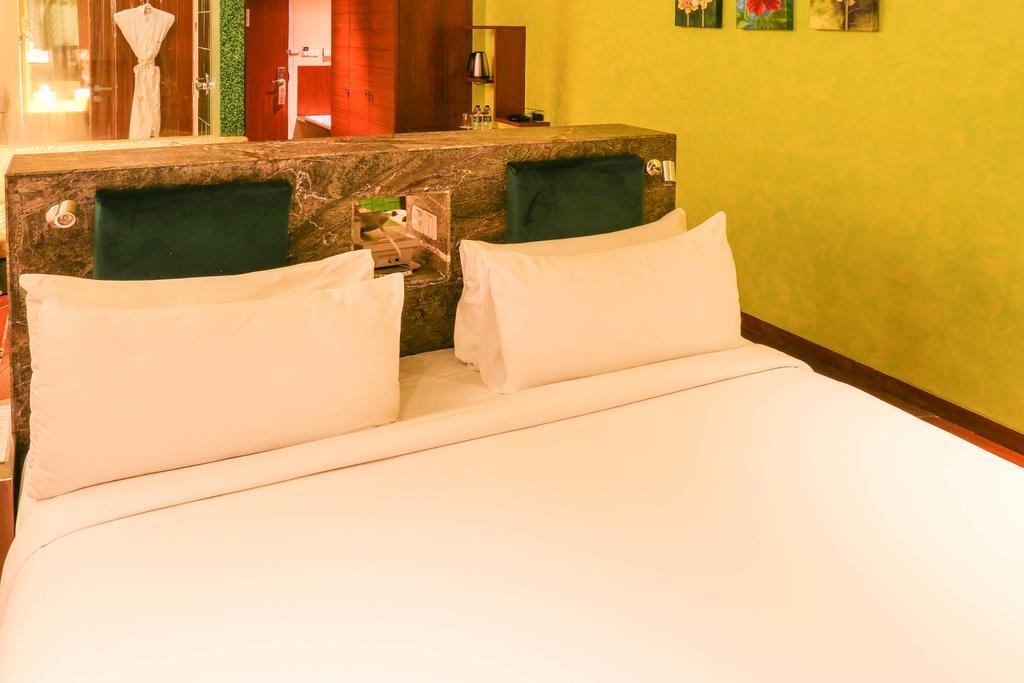 Waterstones Hotel 4*