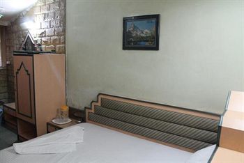 Everest Hotel