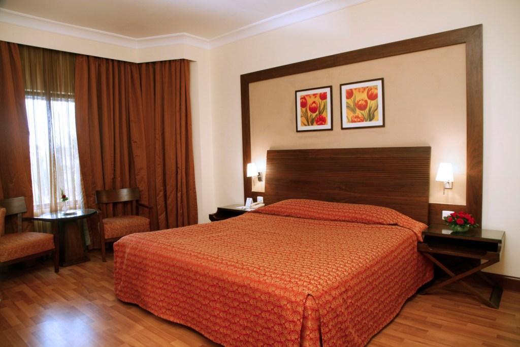 Hotel The Retreat & Convention Centre Mumbai