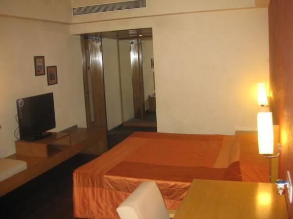 The Legend Hotel- Santacruz Near International Airport