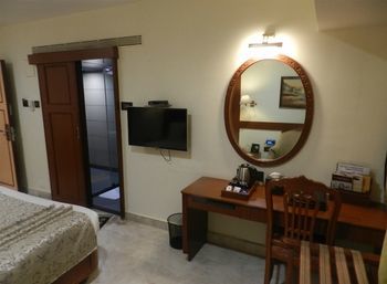 Emerald Htl And Executive Hotel 3*