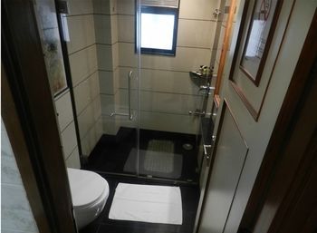 Hotel Emerald Htl And Executive