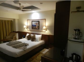 Hotel Emerald Htl And Executive