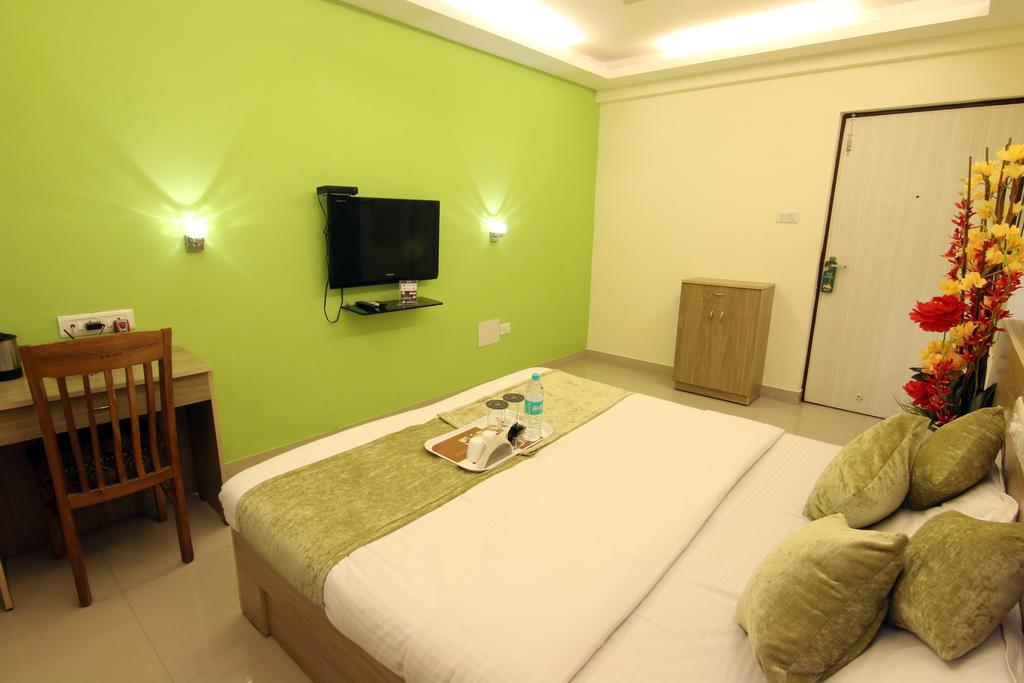 Oyo Premium Mumbai Saki Vihar Hotel
