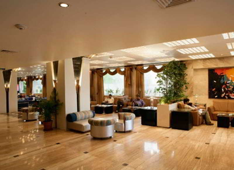 Kohinoor Continental, Airport