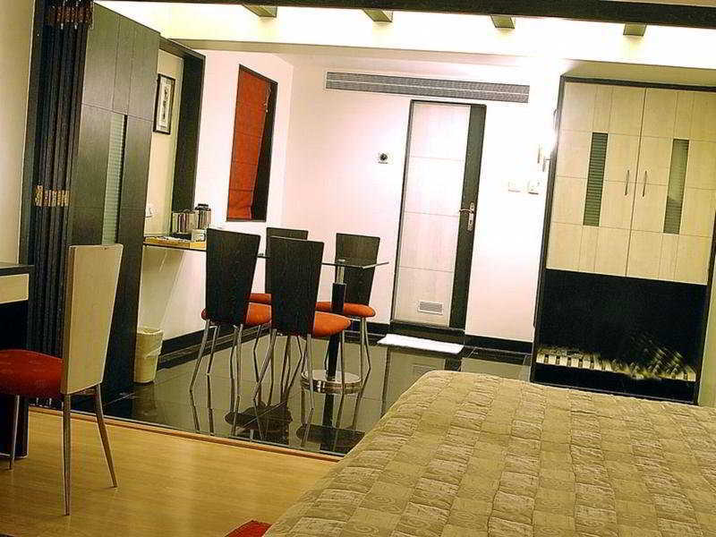 Ramee Guestline Khar Hotel 3*