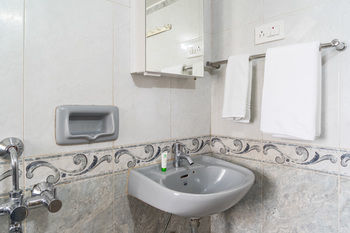 Hotel Treebo Seven Worli 3*