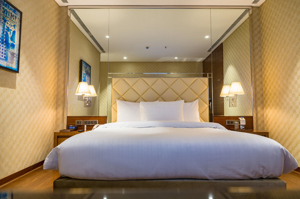 Niranta Transit Airport - At Arrivals Hotel Bombaim
