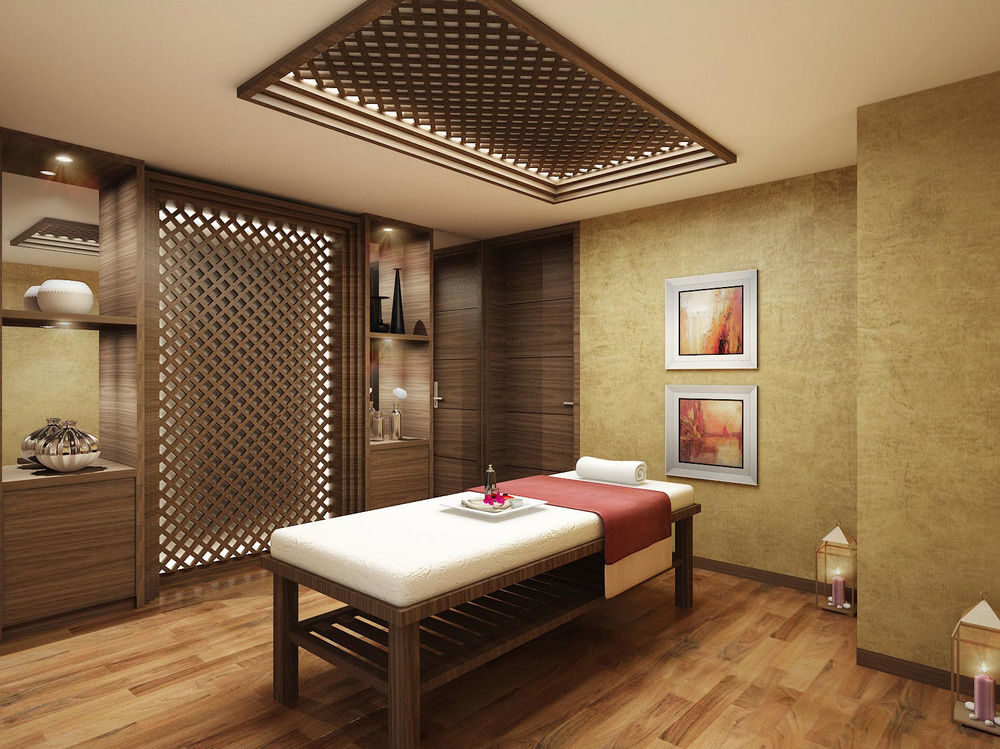 Niranta Transit Airport - At Arrivals