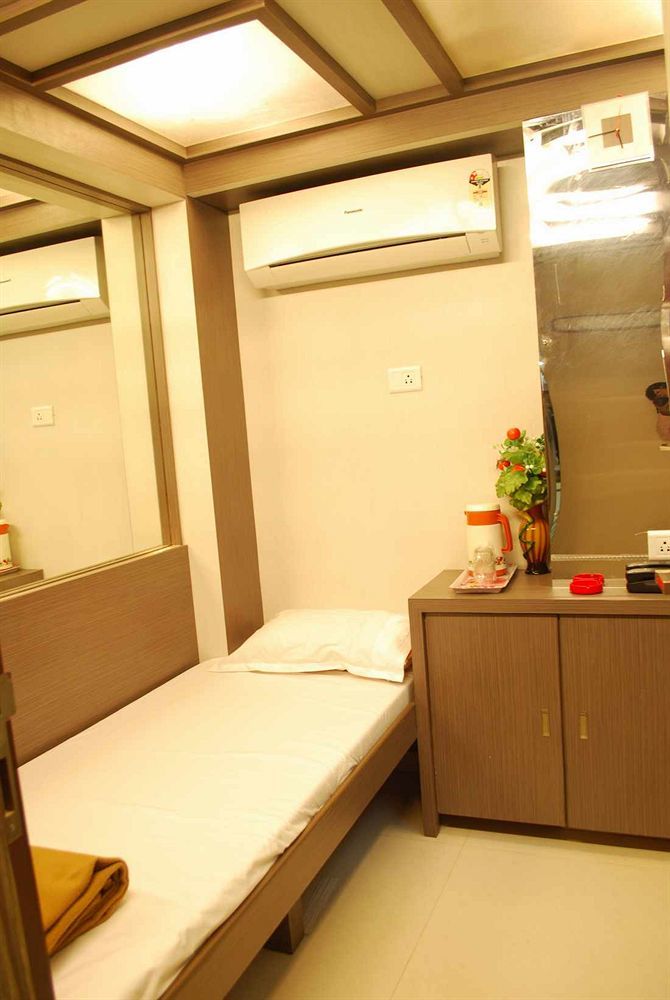 Nice Guest House Hotel Mumbai