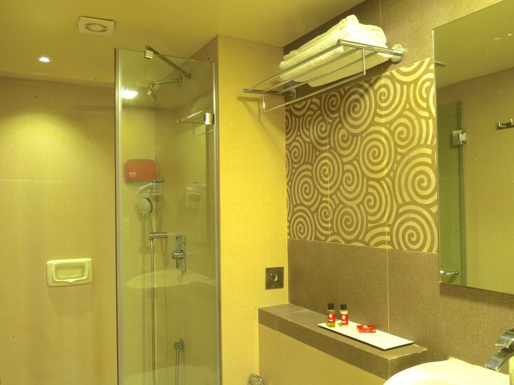 Hotel Oyo Premium Santacruz Station Bombaim