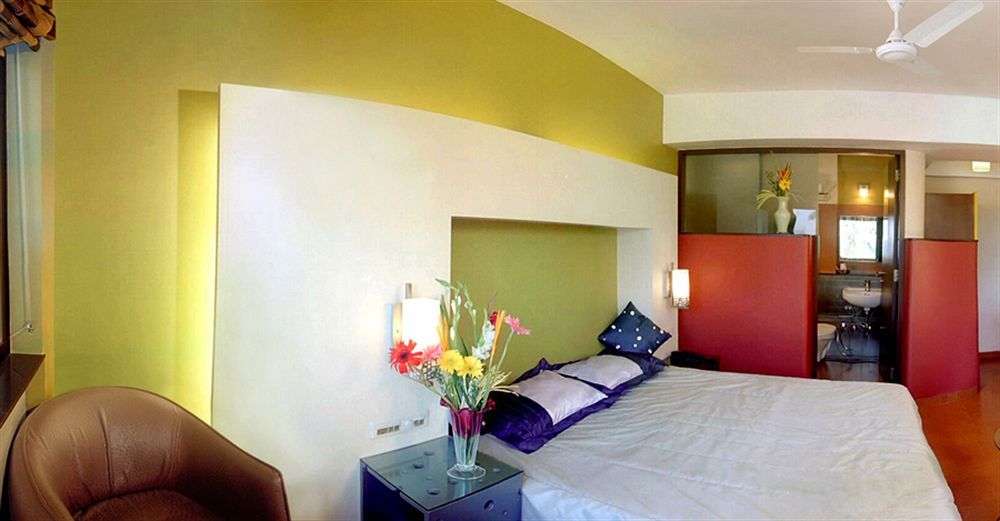 Oyo 19917 Golden Swan Hotel