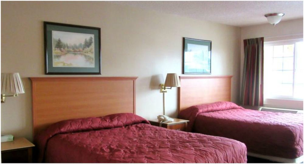 Skyway Apartment *