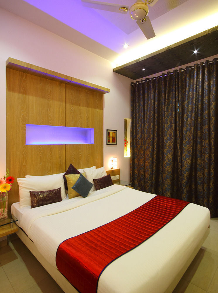Vihang's Hotel