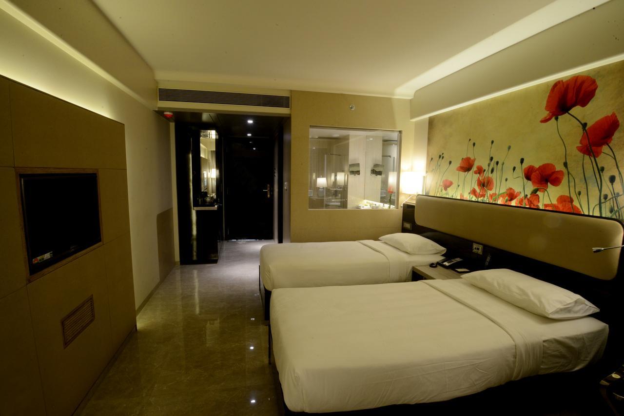 Sai Palace Grand, Malad Hotel