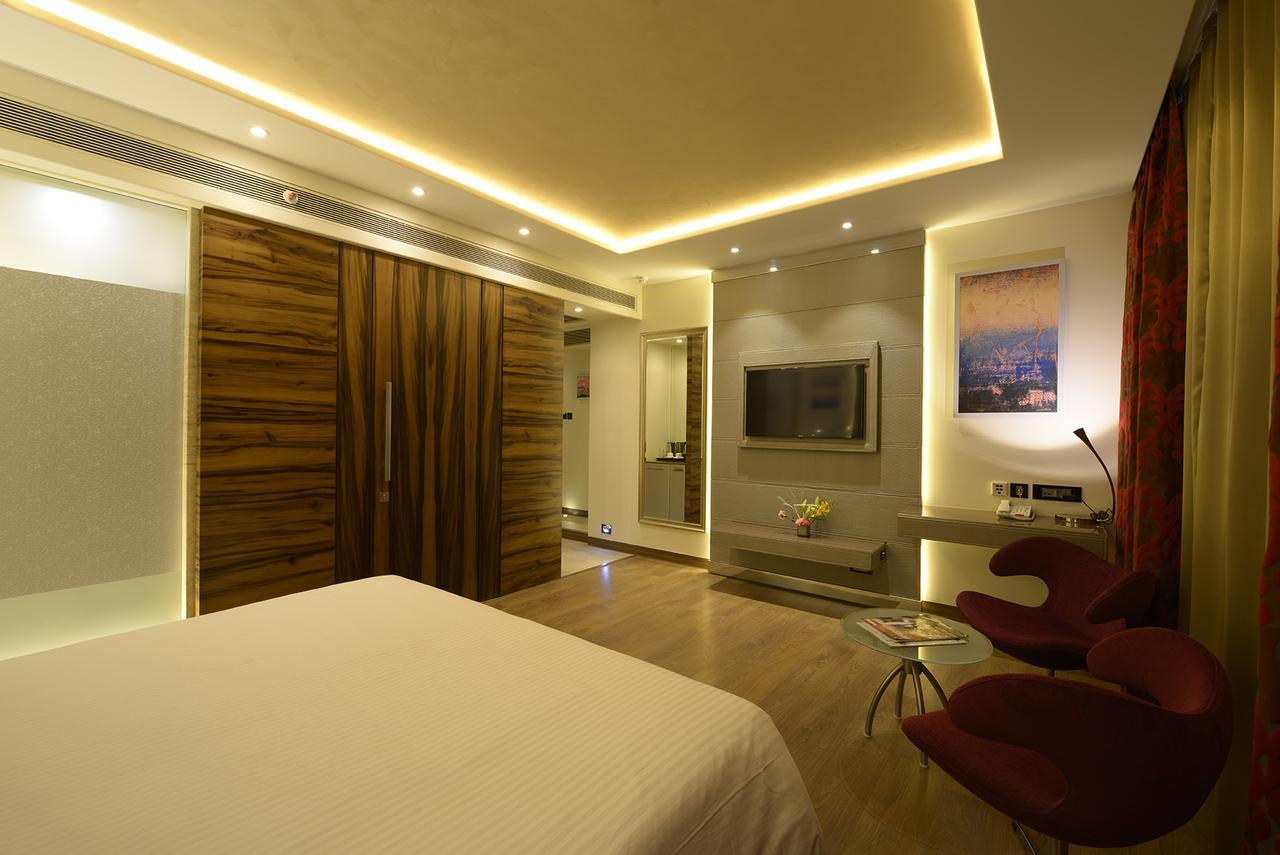 Genesis Near Airport