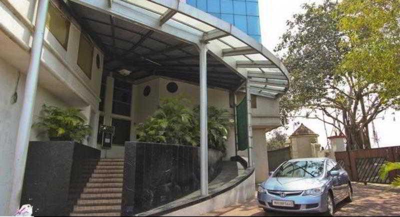 Hotel Fabhotel Savoy Airport