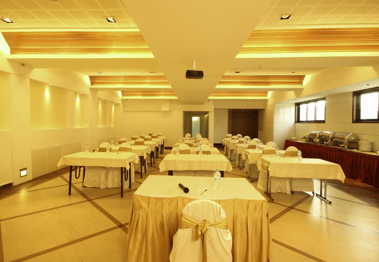 Suncity Premiere, Near To Airport Hotel 3*