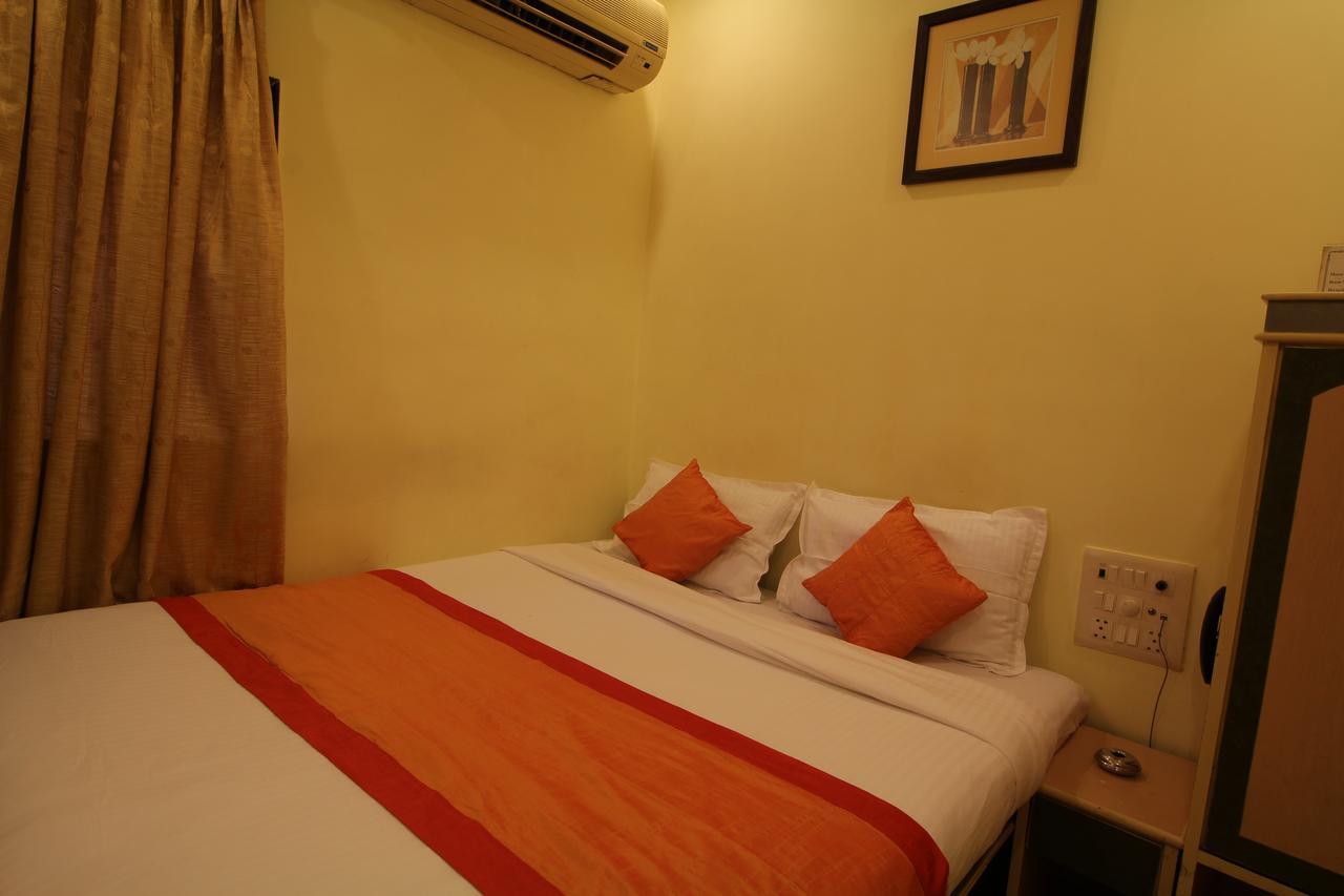 Hotel Mogul Palace - Near Masjid Bunder Mumbai