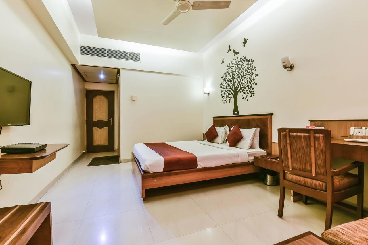 Hotel Dhiraj Mumbai