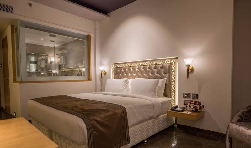 Peninsula Redpine Mumbai