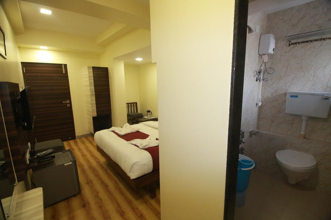 Hotel Alfa International Near Nanavati Hospital Near Airport Near Juhu Bombaim
