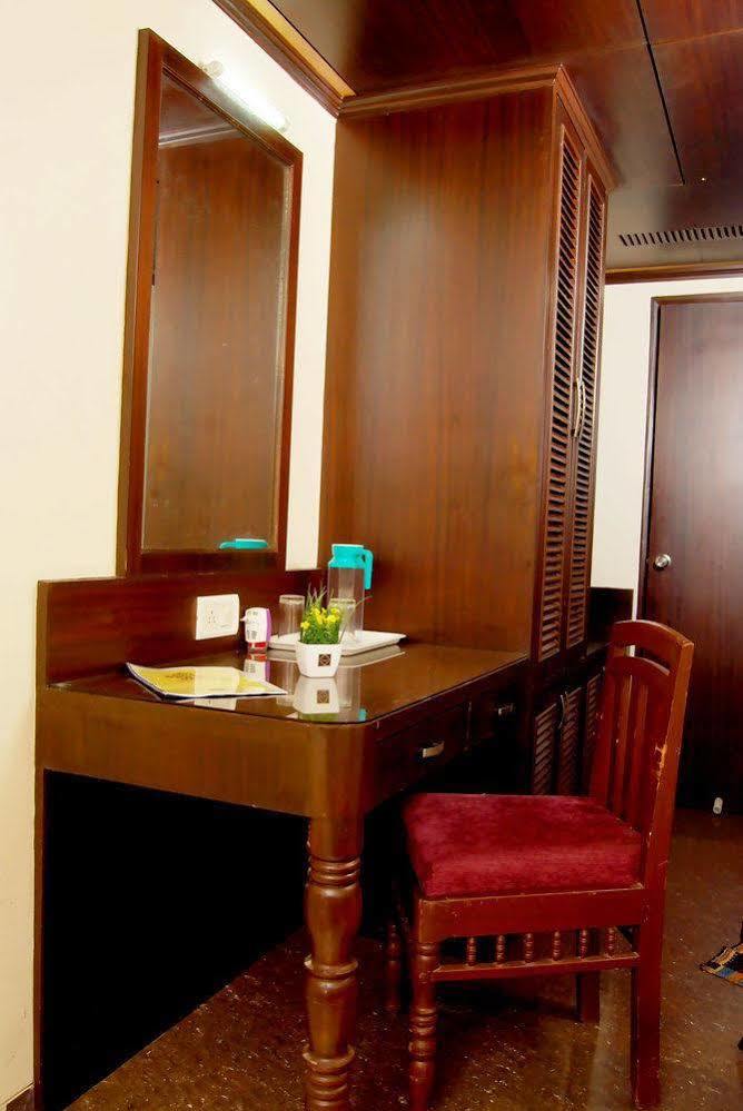 Vista Rooms Near Mumbai Intl. Airport Hotel Mumbai