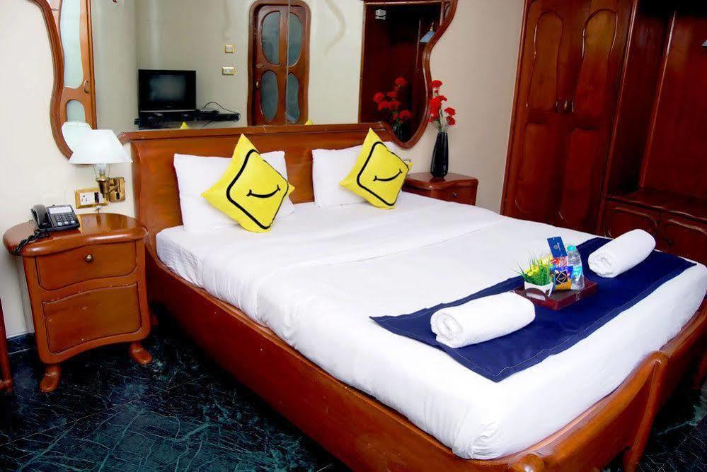 Hotel Vista Rooms Near Mumbai Intl. Airport