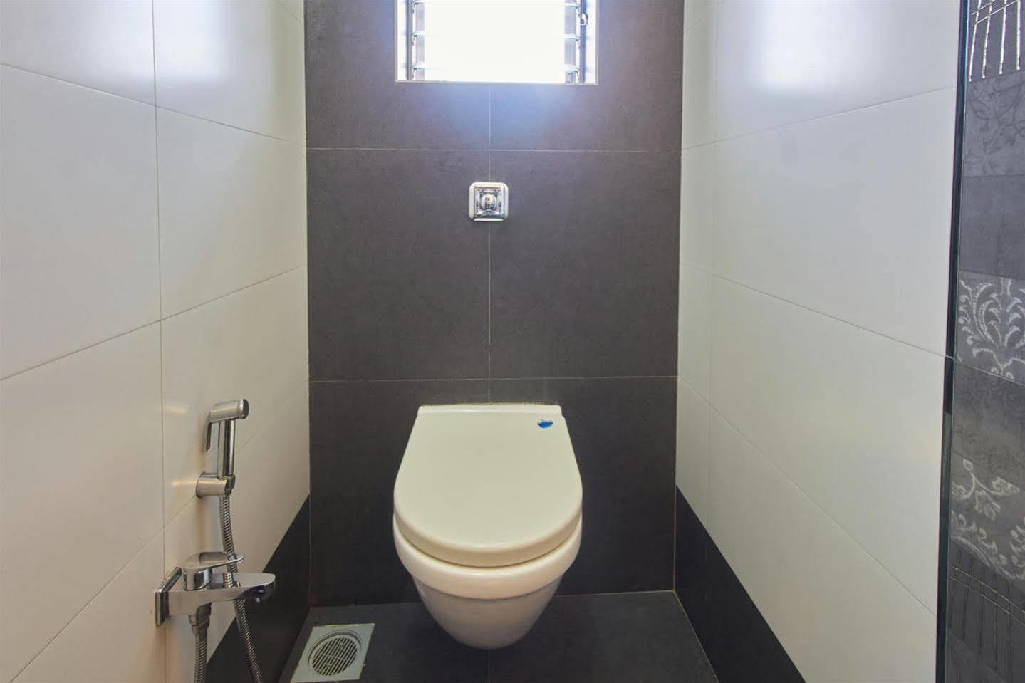 Hotel Oyo 28893 Gulf Mumbai
