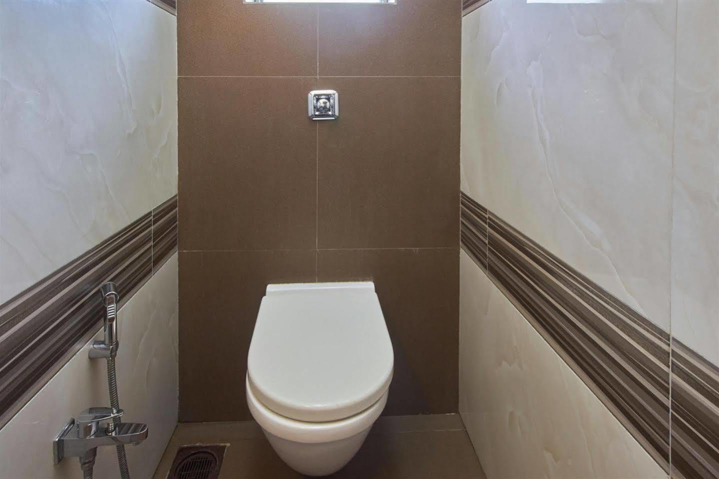 Oyo 28893 Gulf Hotel Mumbai