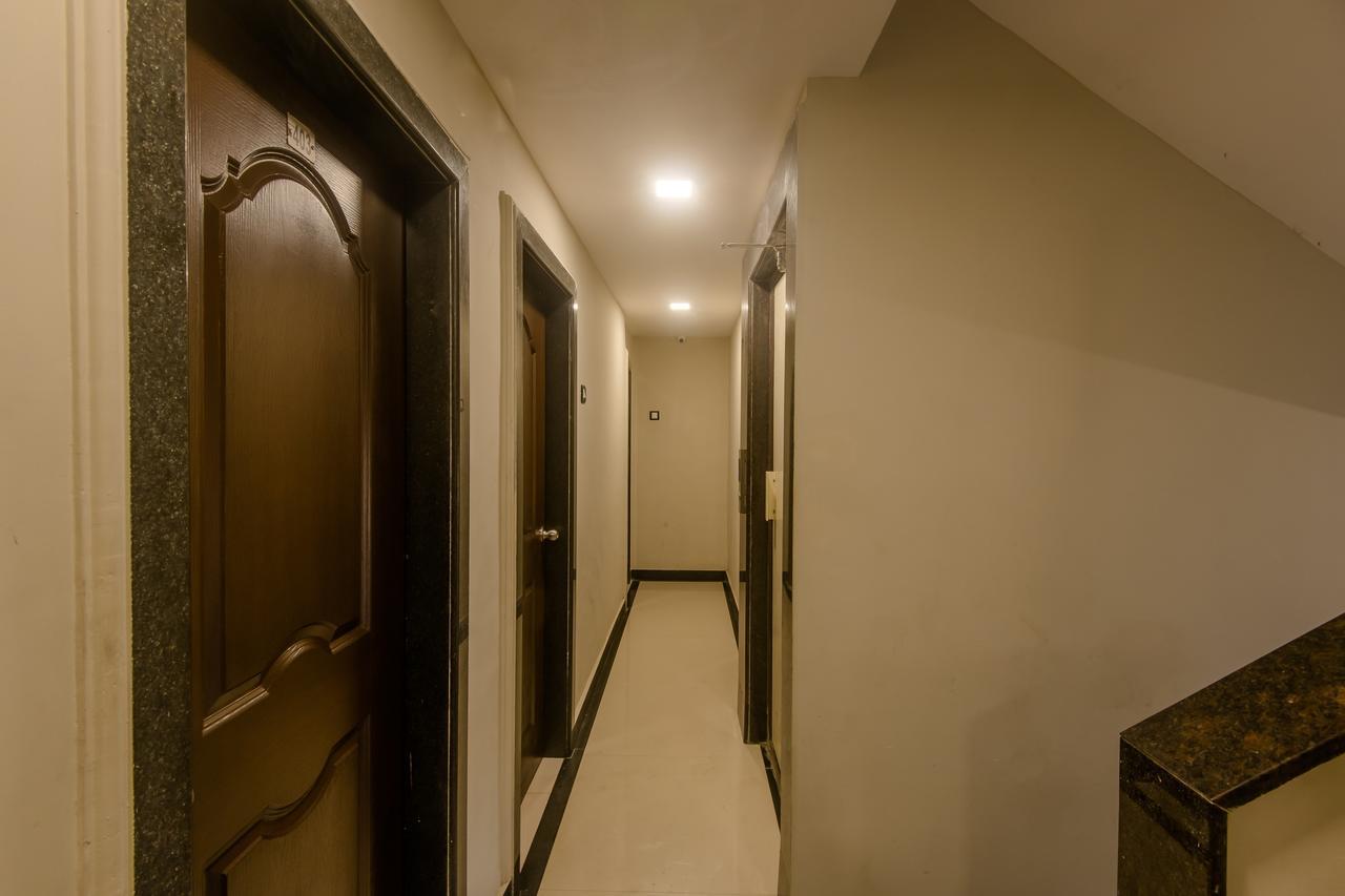 Oyo 9748 Girgaon Palace Hotel Mumbai