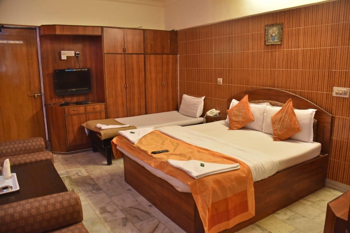 Hotel Maangta 111 @ Andheri East