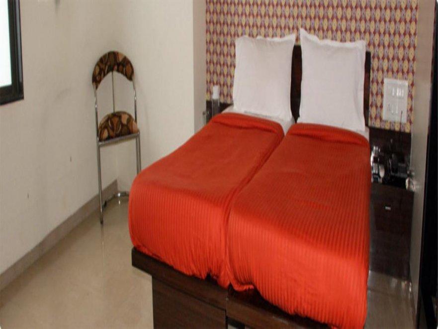 Maangta 100 @ Andheri East 2*