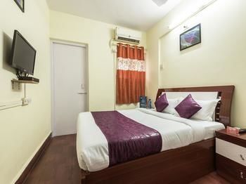 Oyo Malad Raheja Complex Road *