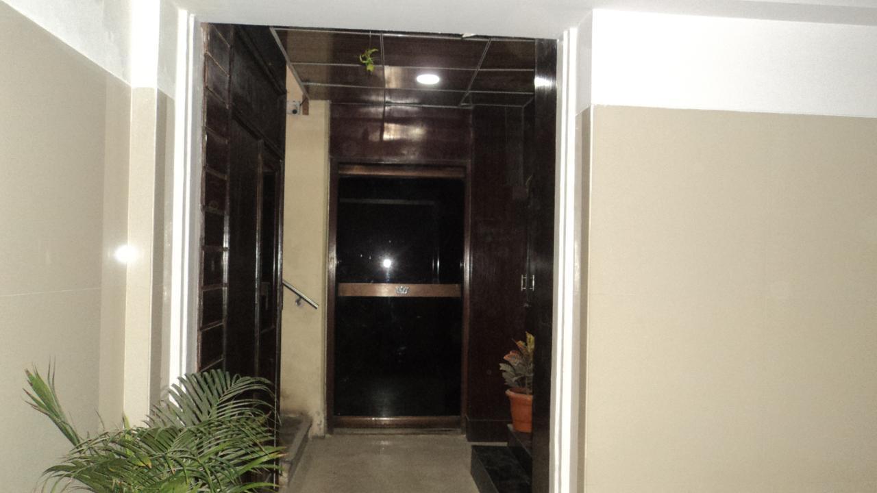 Celeste, Colaba 2*